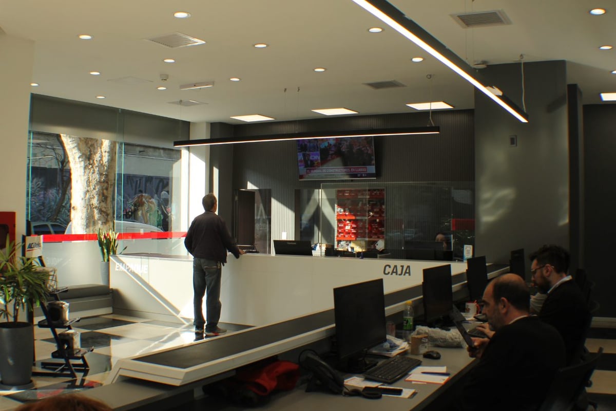 YAGUARON REPUESTOS — Logística · Oficinas + Depósito en Montevideo, Uruguay — imagen 3