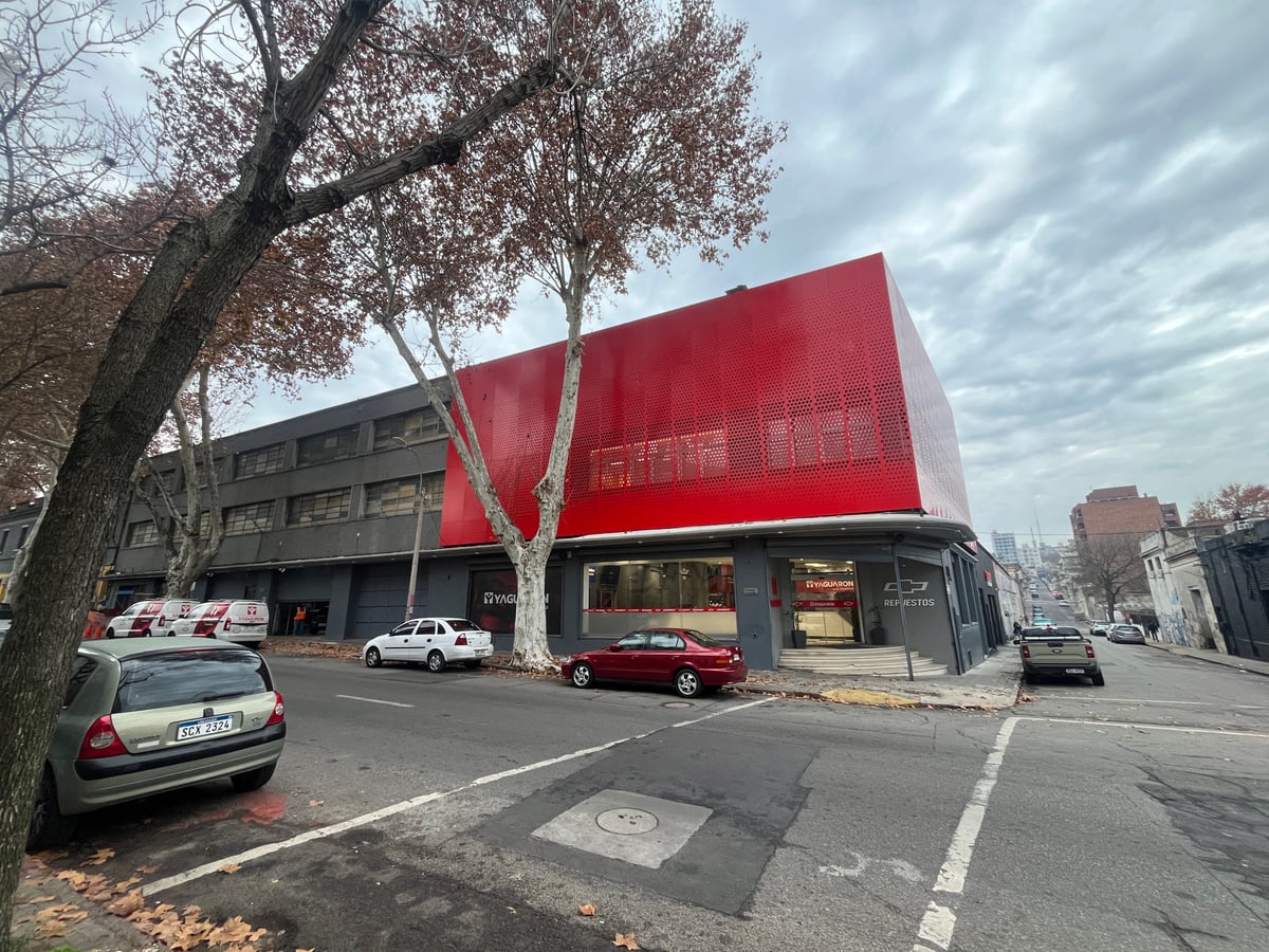 YAGUARON REPUESTOS — Logística · Oficinas + Depósito en Montevideo, Uruguay — imagen 8